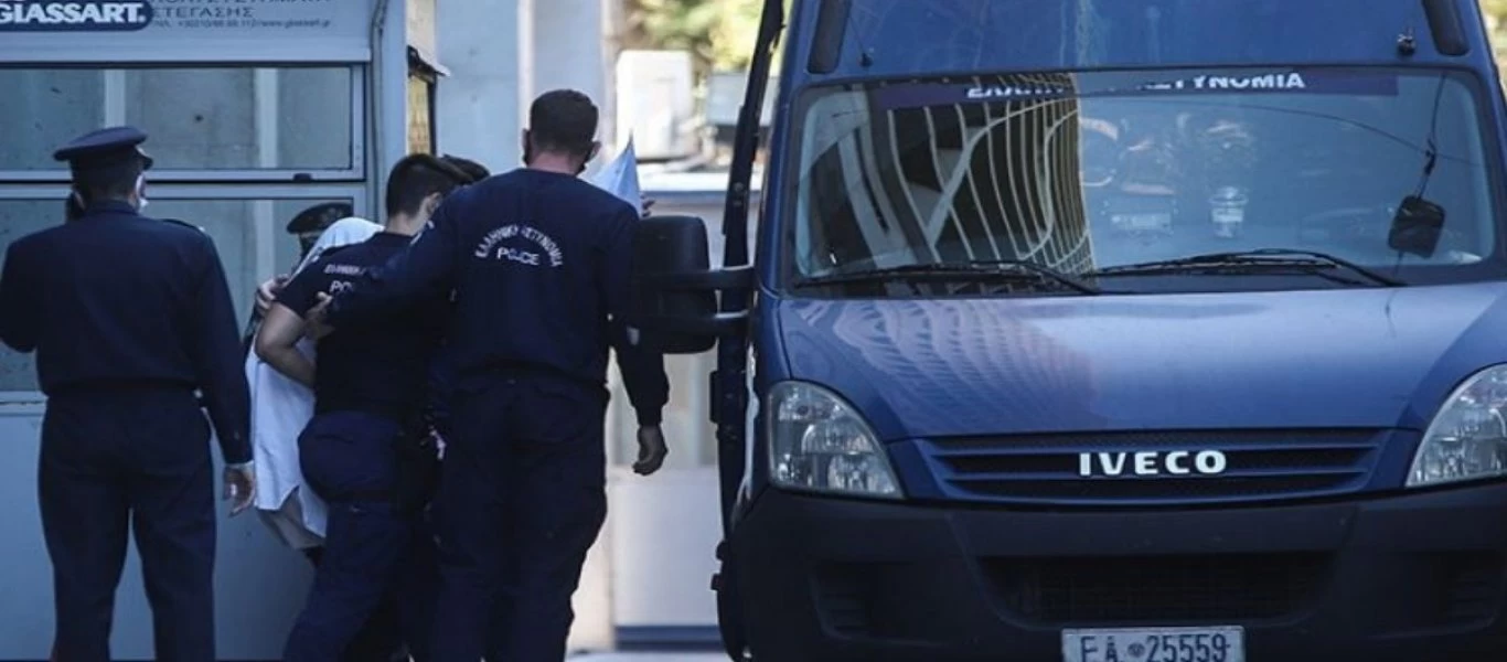 Ολοκληρώθηκε η μεταγωγή των μελών της Χρυσής Αυγής στις φυλακές (φώτο)